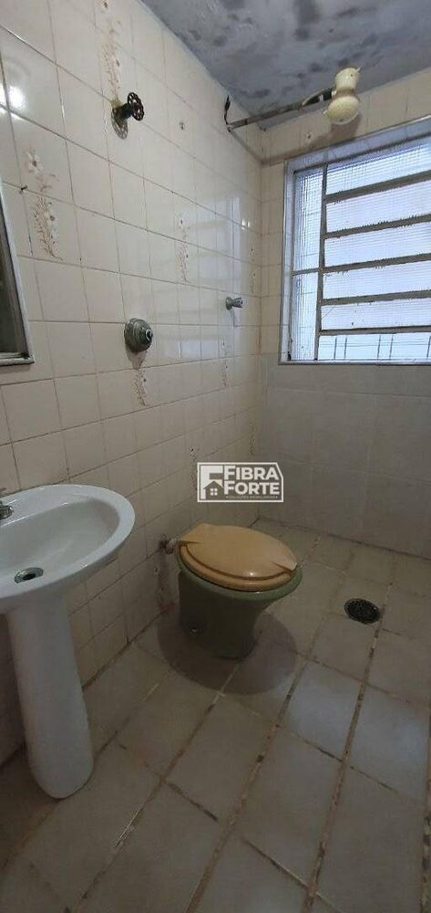 Casa para alugar com 5 quartos, 224m² - Foto 6