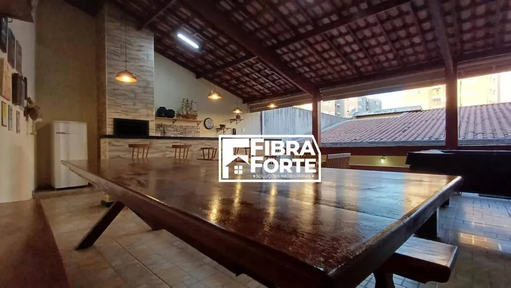Casa, 3 quartos, 244 m² - Foto 1