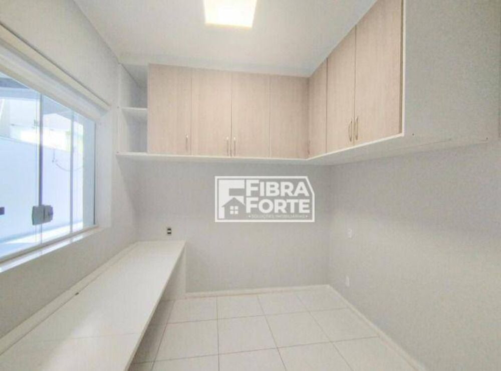 Casa à venda com 3 quartos, 200m² - Foto 2