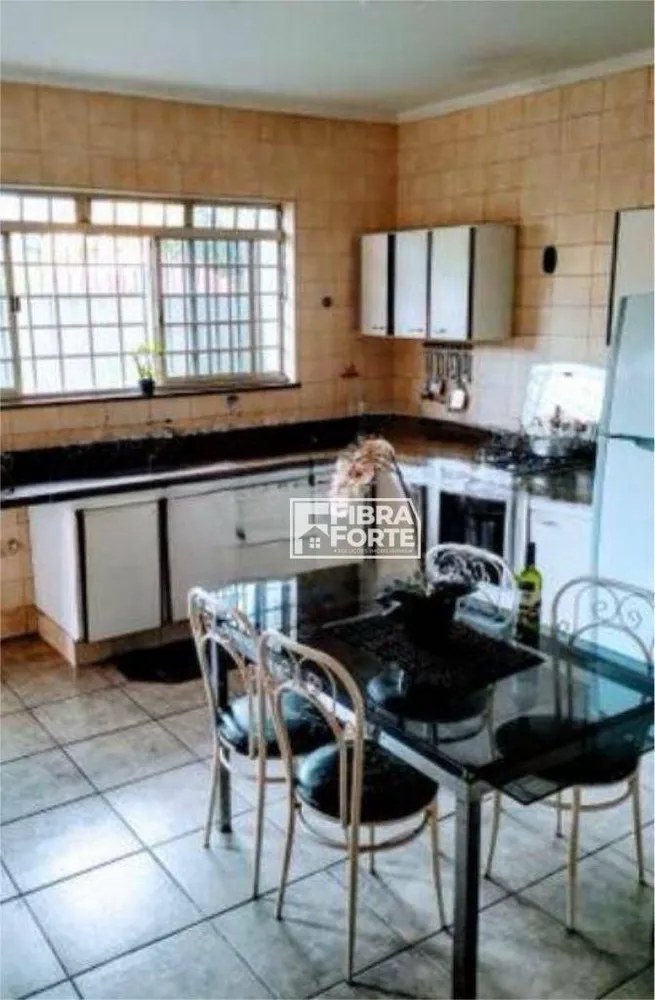 Casa, 4 quartos, 265 m² - Foto 4