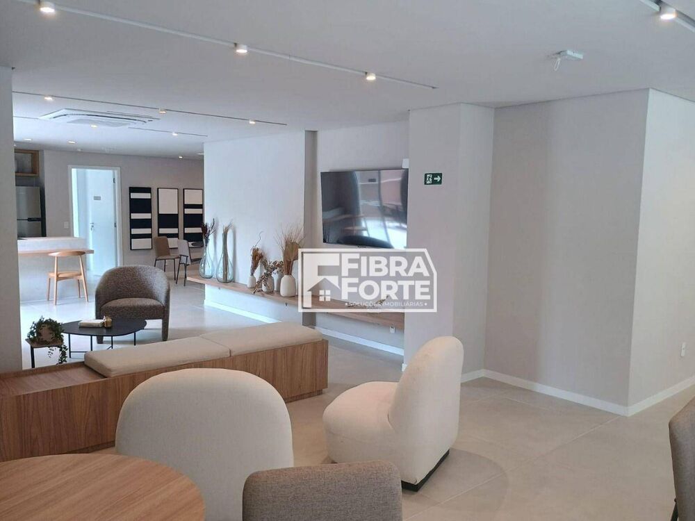 Apartamento à venda com 2 quartos, 70m² - Foto 2