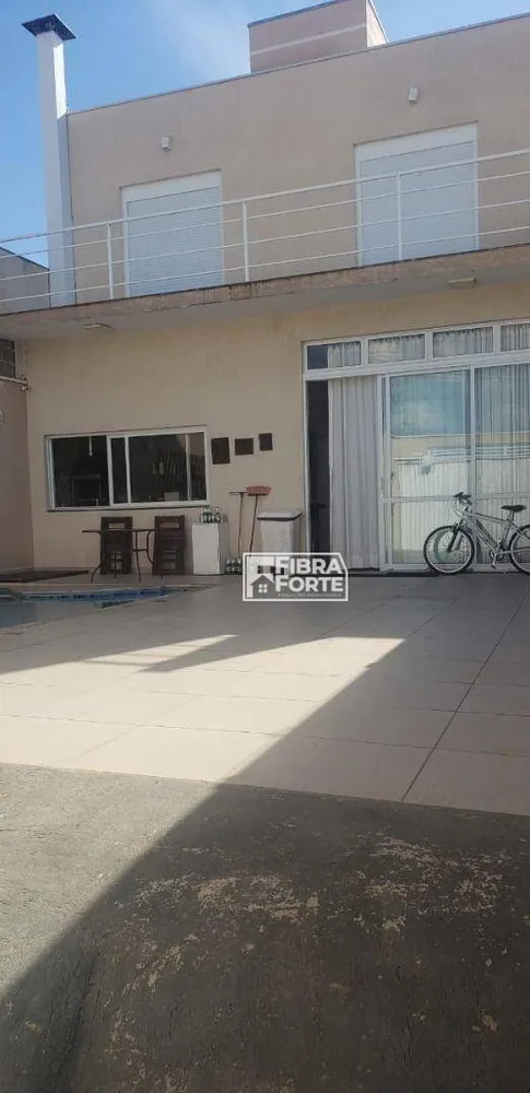Casa, 3 quartos, 247 m² - Foto 2