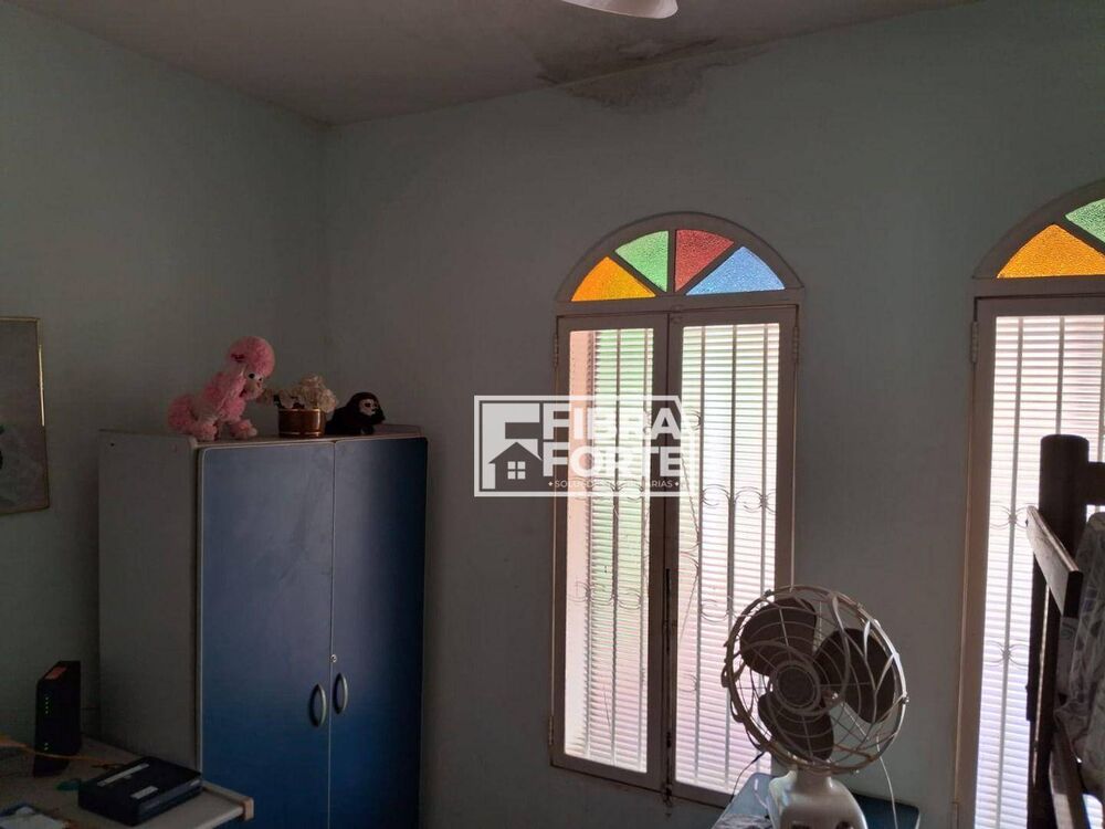Casa à venda com 3 quartos, 242m² - Foto 4