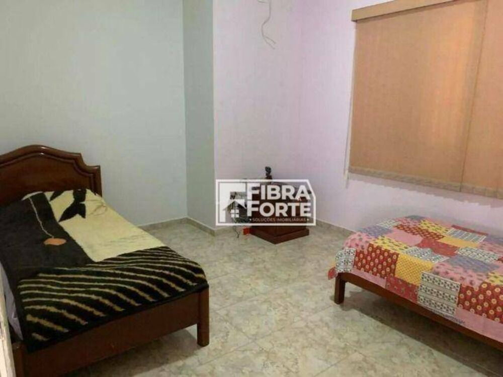 Casa, 3 quartos, 241 m² - Foto 1