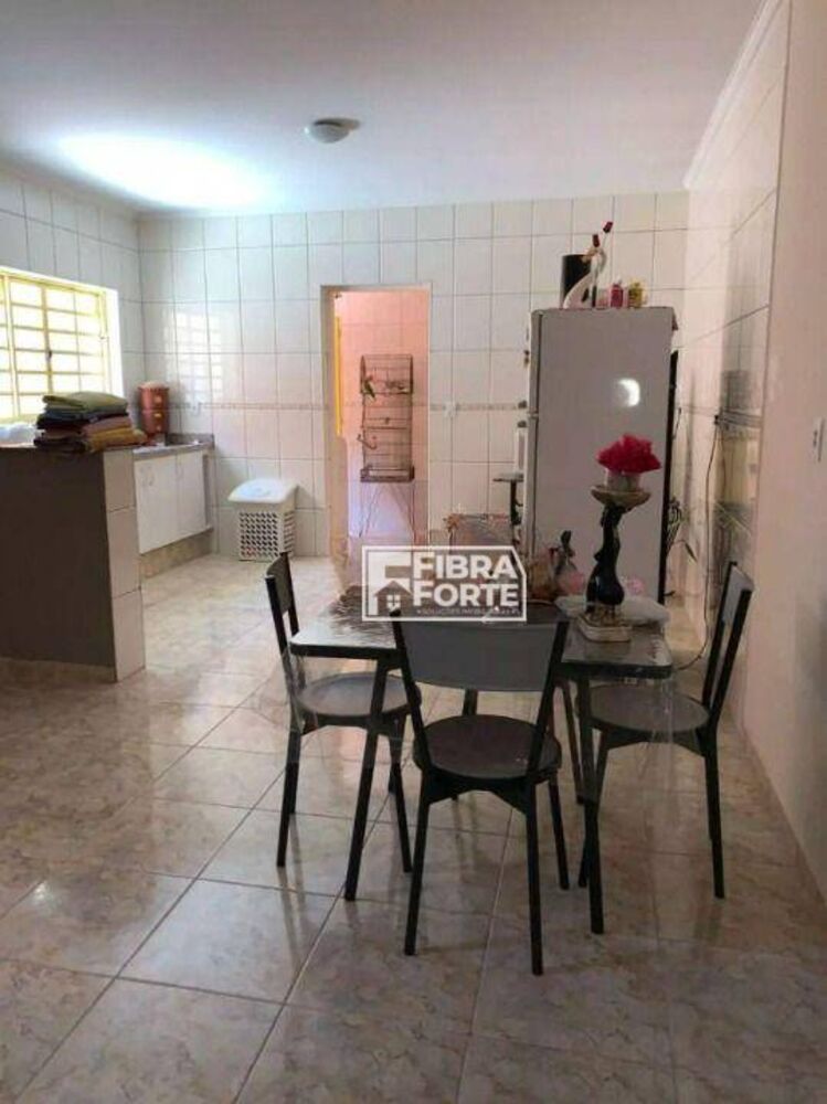 Casa, 3 quartos, 241 m² - Foto 4
