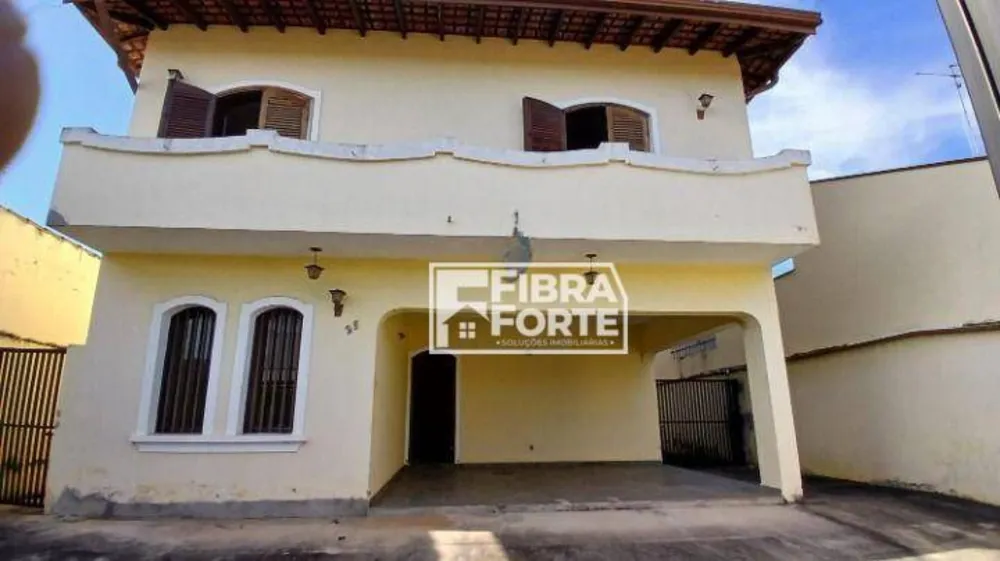 Casa, 4 quartos, 222 m² - Foto 1