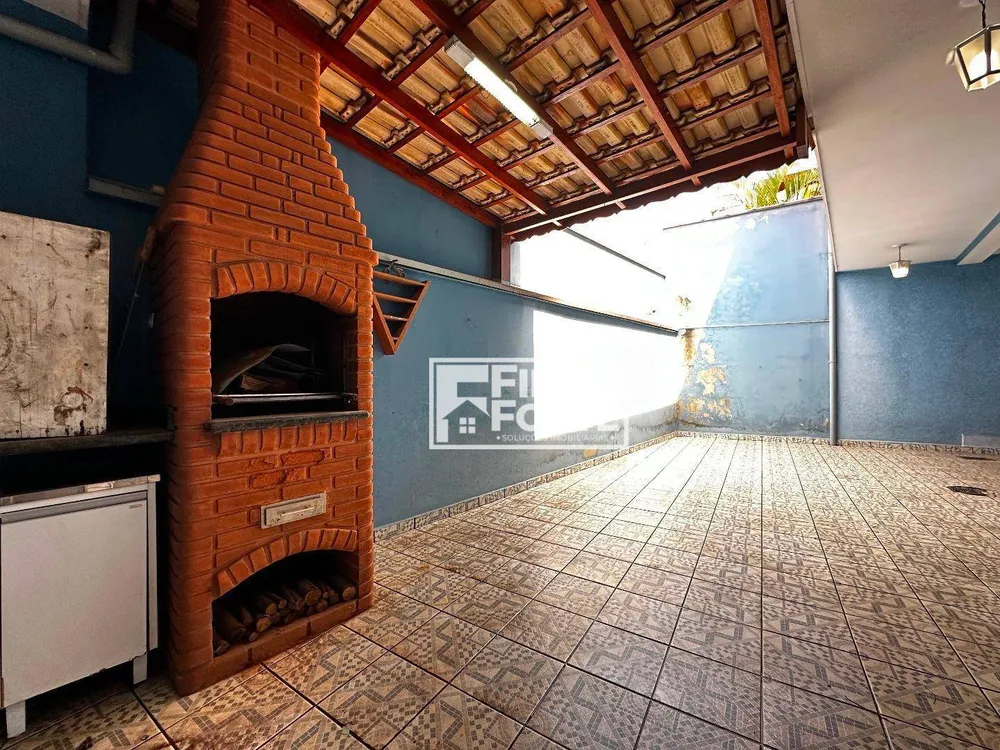 Casa, 4 quartos, 230 m² - Foto 1
