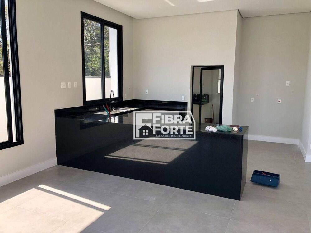 Casa de Condomínio à venda com 4 quartos, 342m² - Foto 2