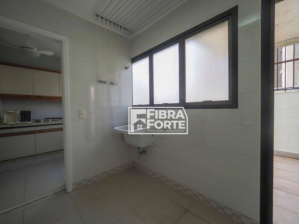 Apartamento à venda com 4 quartos, 226m² - Foto 2