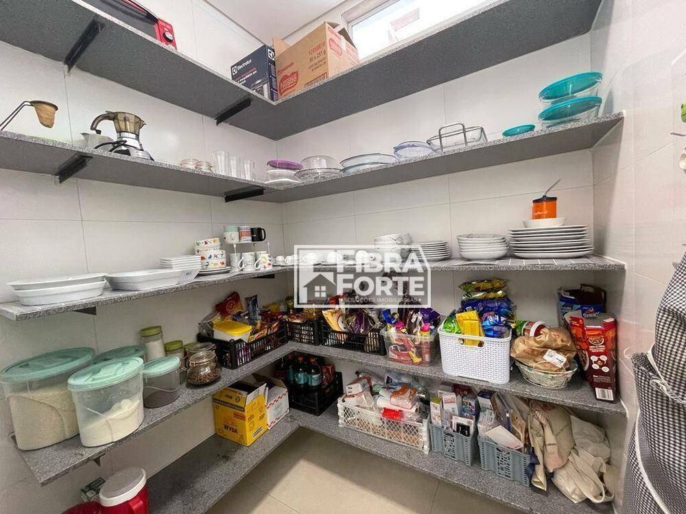 Casa de Condomínio à venda com 5 quartos, 330m² - Foto 2