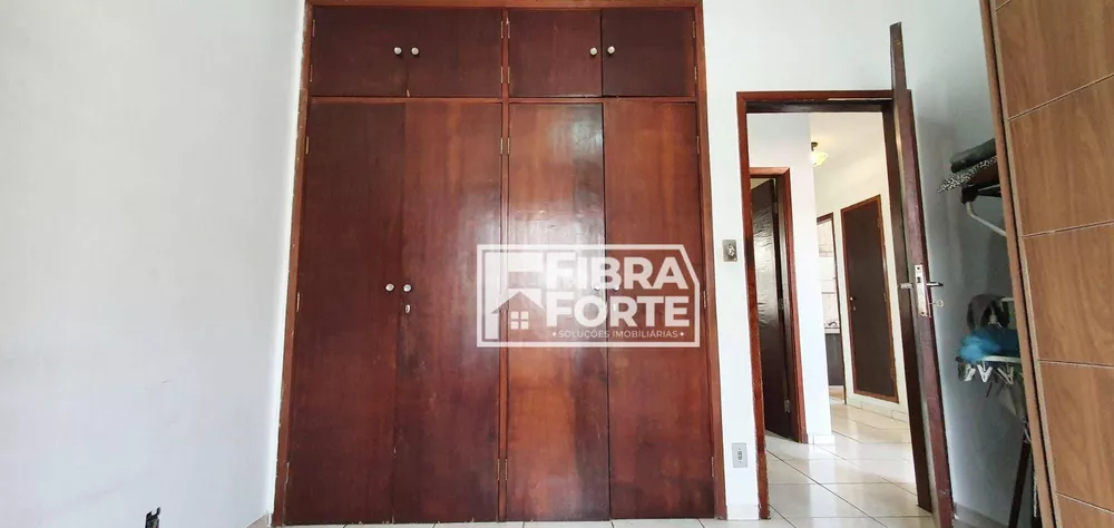 Casa, 3 quartos, 244 m² - Foto 1