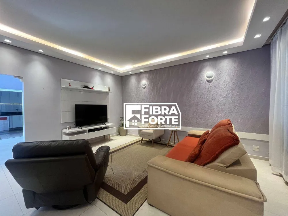Casa, 3 quartos, 261 m² - Foto 1