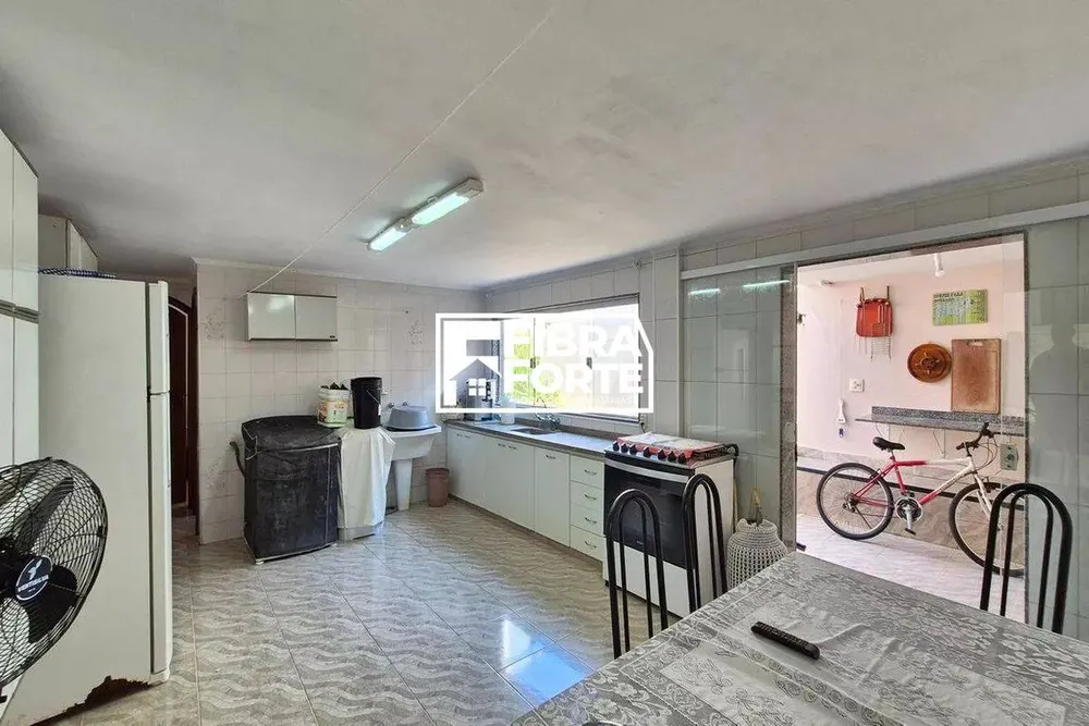 Casa, 4 quartos, 230 m² - Foto 2
