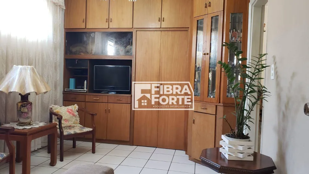 Casa, 3 quartos, 245 m² - Foto 1
