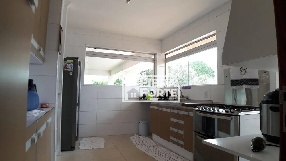 Casa, 6 quartos, 302 m² - Foto 1