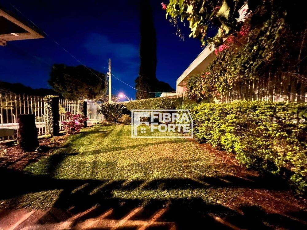 Casa à venda com 3 quartos, 181m² - Foto 1