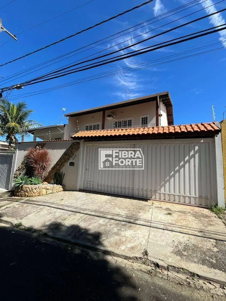Casa, 3 quartos, 191 m² - Foto 1