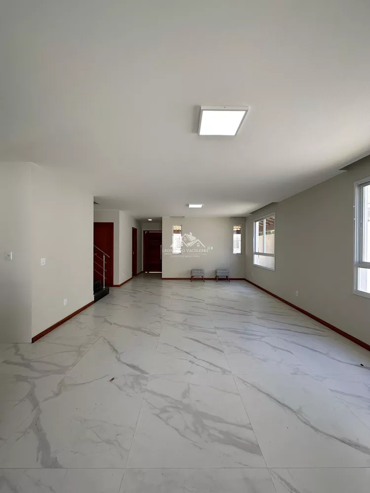 Casa à venda com 3 quartos, 198m² - Foto 8