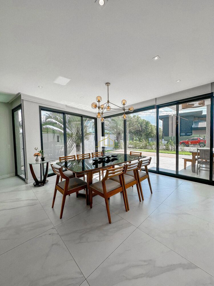 Casa à venda com 5 quartos, 420m² - Foto 1