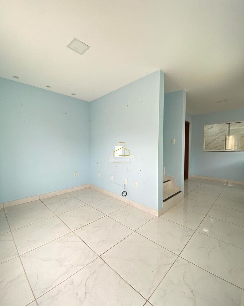 Casa à venda com 2 quartos, 75m² - Foto 2