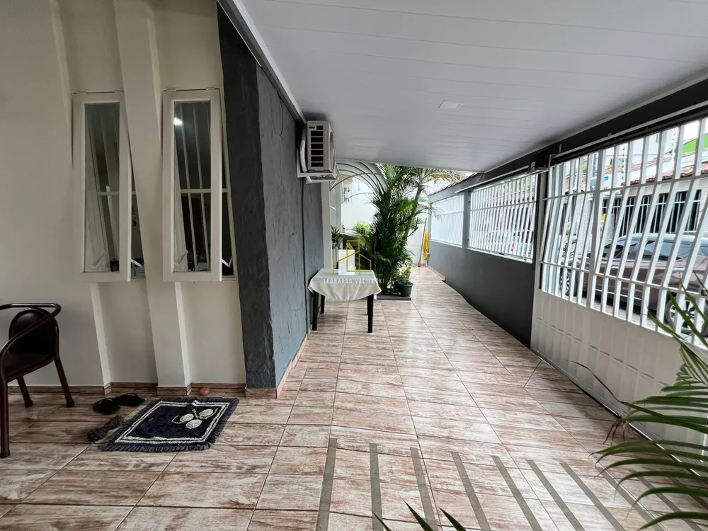 Casa à venda com 2 quartos, 128m² - Foto 1