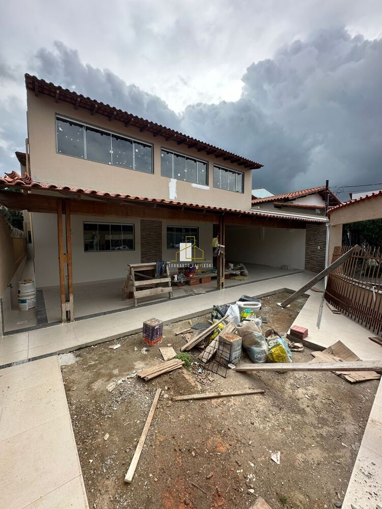 Casa à venda com 3 quartos, 300m² - Foto 1