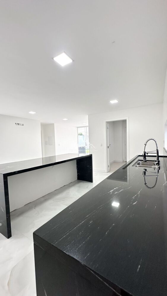 Casa à venda com 4 quartos, 455m² - Foto 2