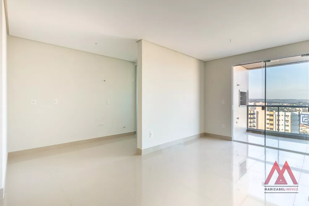 Apartamento à venda com 2 quartos, 70m² - Foto 2