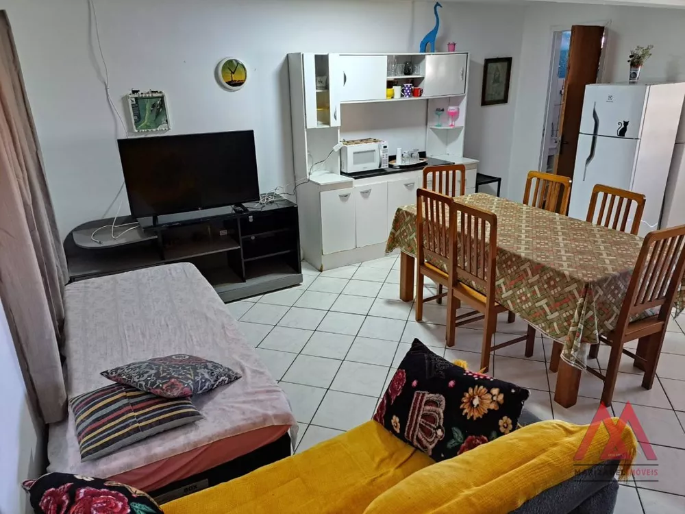 Casa à venda com 4 quartos, 200m² - Foto 4