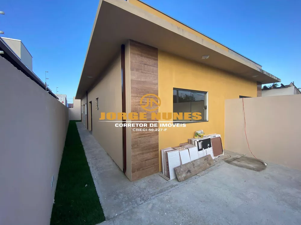 Casa à venda com 2 quartos, 64m² - Foto 1