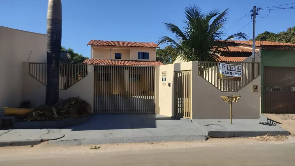 Casa à venda com 4 quartos, 250m² - Foto 1