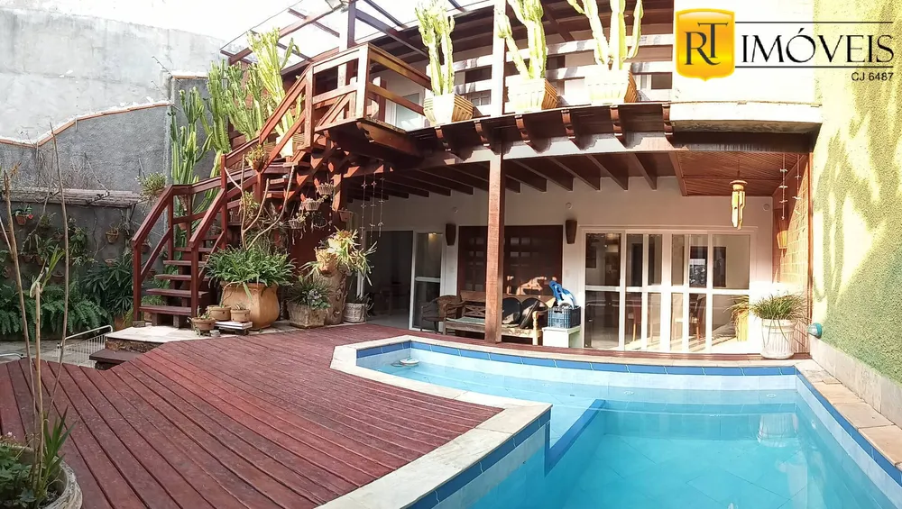 Casa, 5 quartos, 240 m² - Foto 1