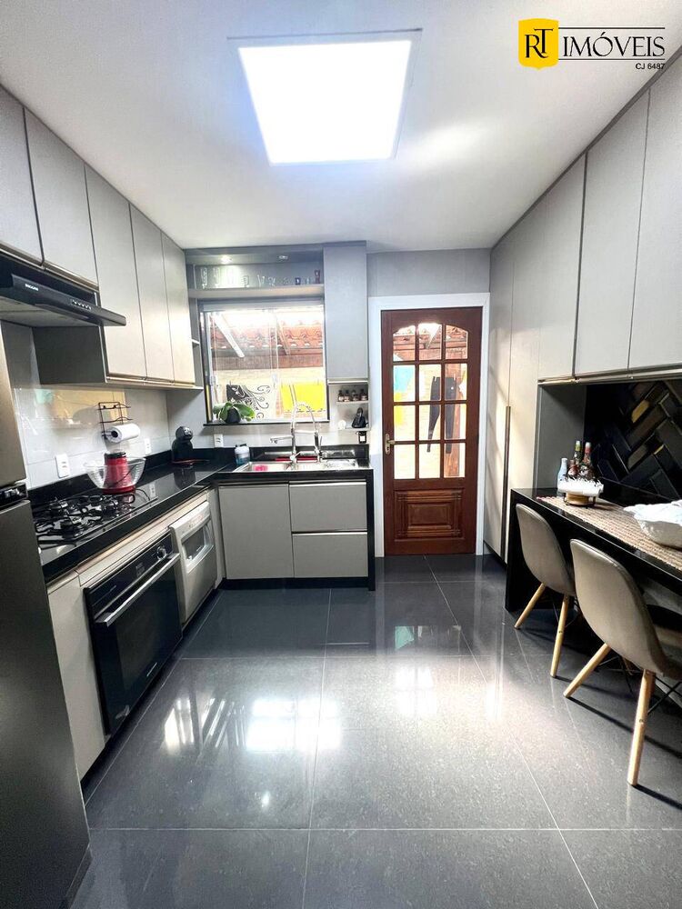 Casa, 4 quartos, 320 m² - Foto 1
