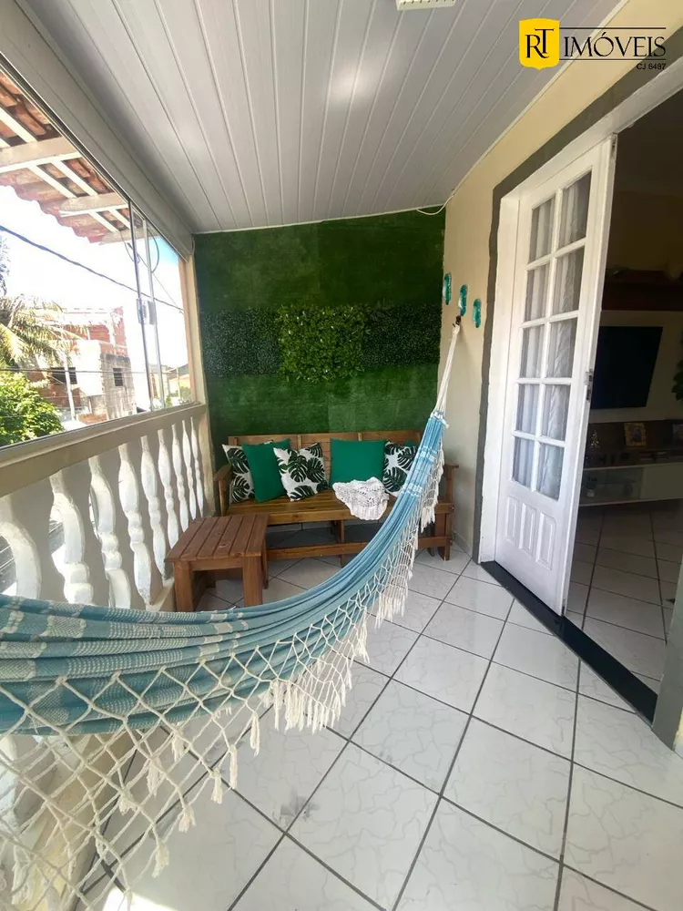 Casa à venda com 3 quartos, 108m² - Foto 1