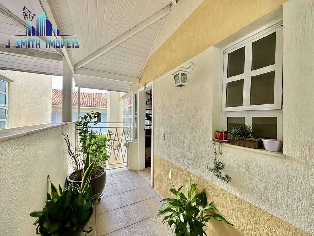 Casa, 3 quartos, 202 m² - Foto 1