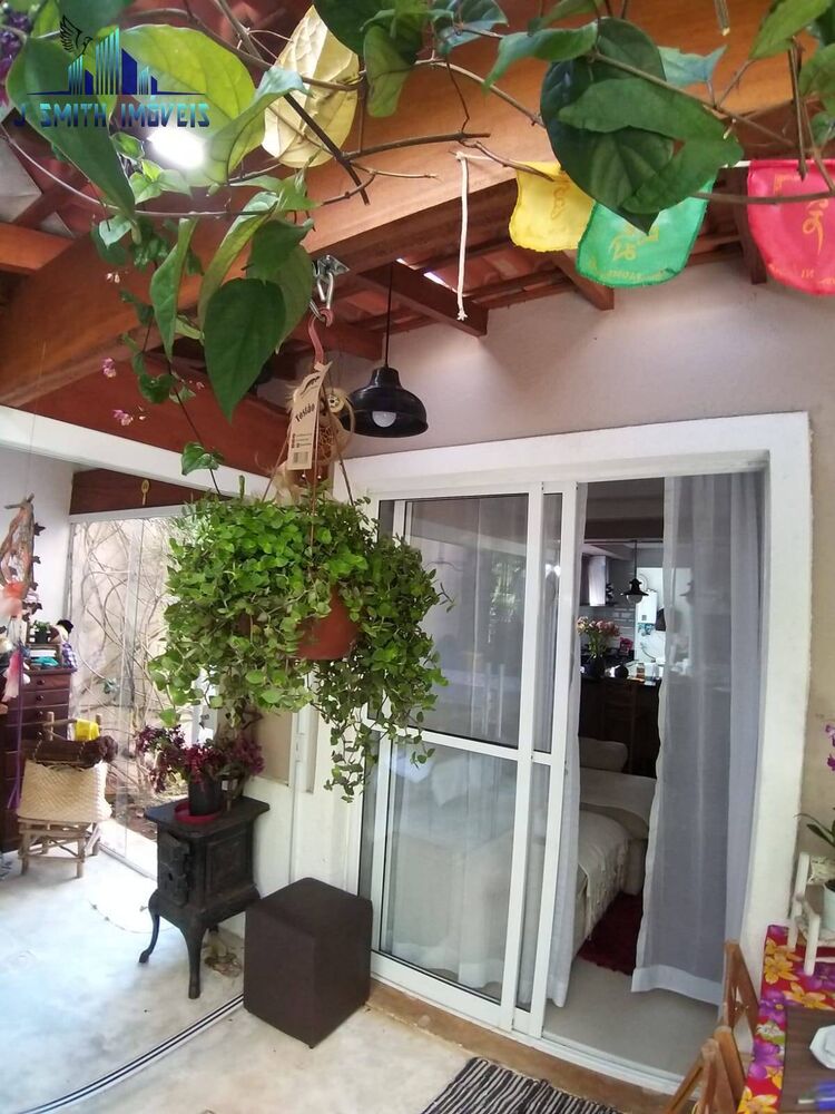 Casa à venda e aluguel com 3 quartos, 120m² - Foto 1