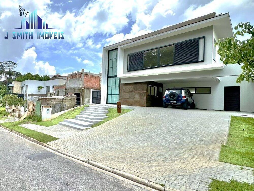 Casa à venda com 3 quartos, 303m² - Foto 1