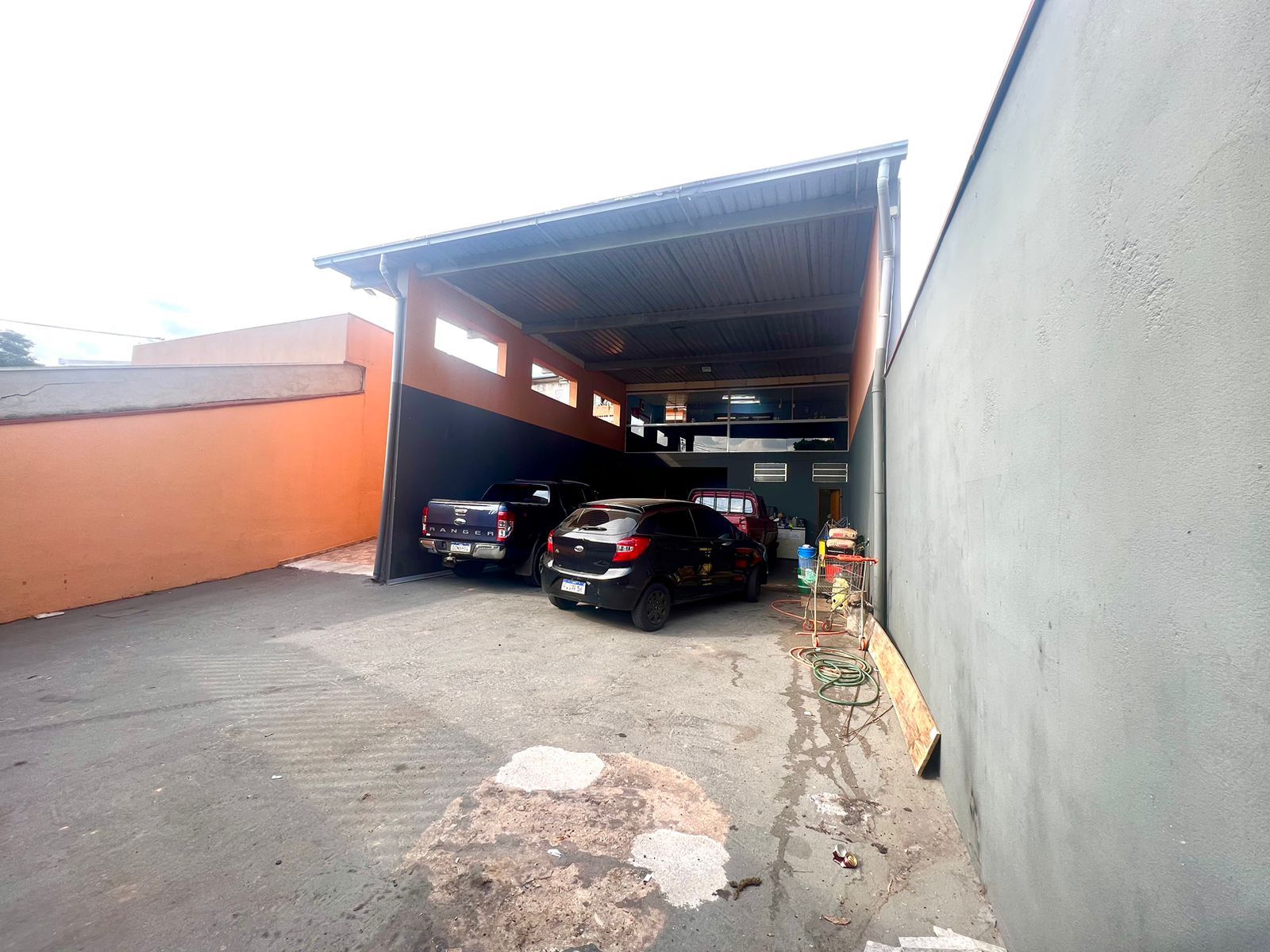 Depósito-Galpão-Armazém para alugar com 3 quartos, 300m² - Foto 1