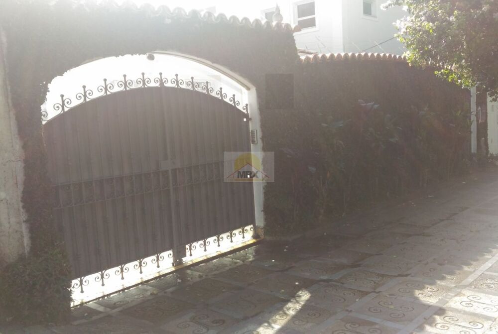 Casa, 4 quartos, 249 m² - Foto 1