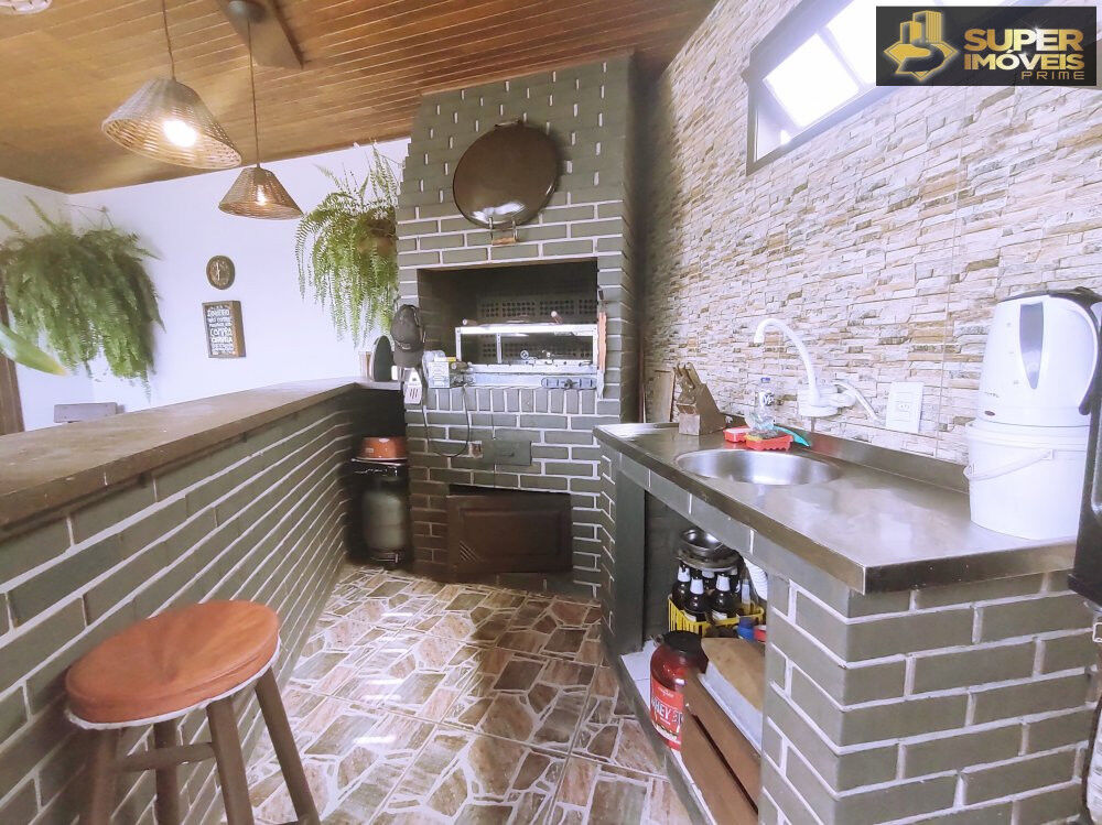 Casa à venda com 5 quartos, 256m² - Foto 1