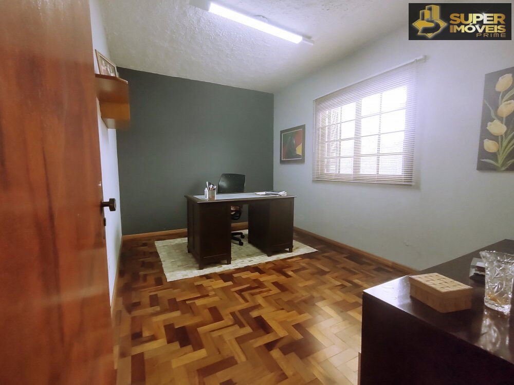 Casa à venda com 5 quartos, 256m² - Foto 4