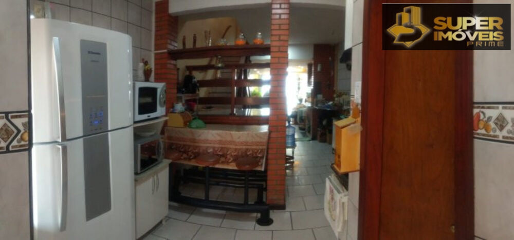 Casa à venda com 2 quartos, 185m² - Foto 2