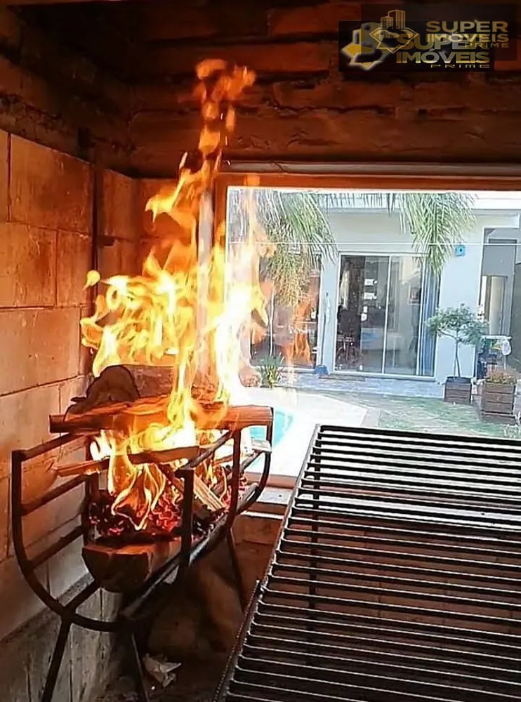 Casa, 3 quartos, 221 m² - Foto 1