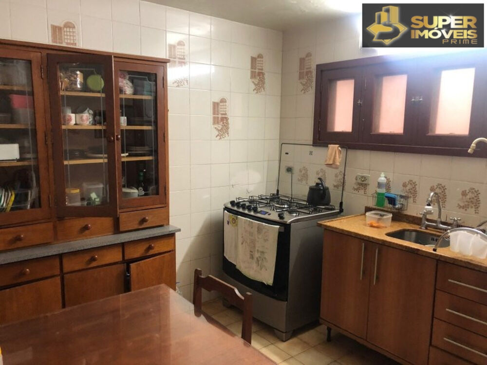 Casa à venda com 3 quartos, 300m² - Foto 4