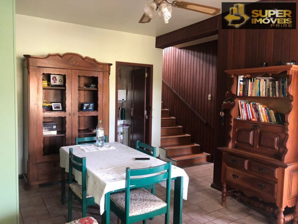 Casa à venda com 3 quartos, 300m² - Foto 2