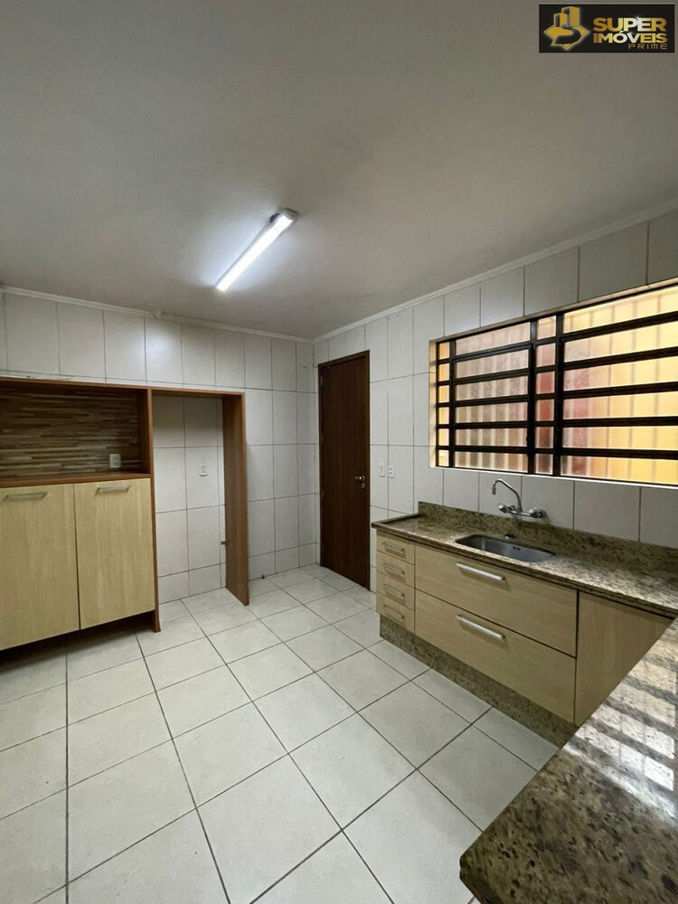Casa à venda com 3 quartos, 183m² - Foto 2