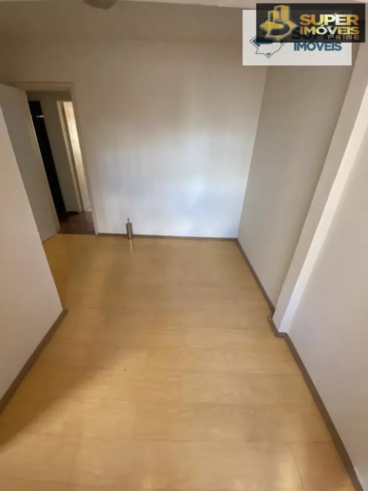 Apartamento à venda com 3 quartos, 157m² - Foto 2