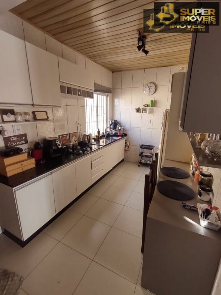 Casa à venda com 3 quartos, 224m² - Foto 3