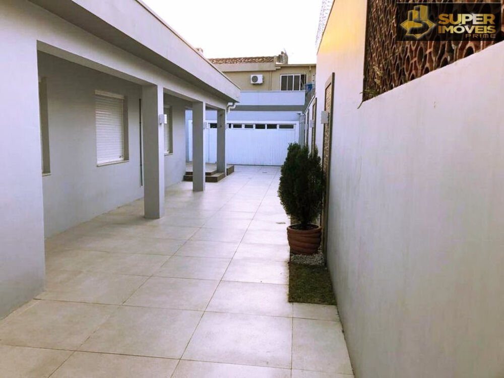 Casa à venda com 4 quartos, 242m² - Foto 4
