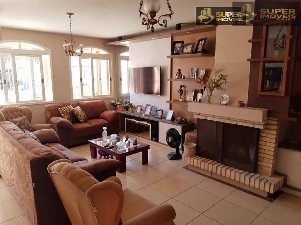 Casa, 5 quartos, 240 m² - Foto 1